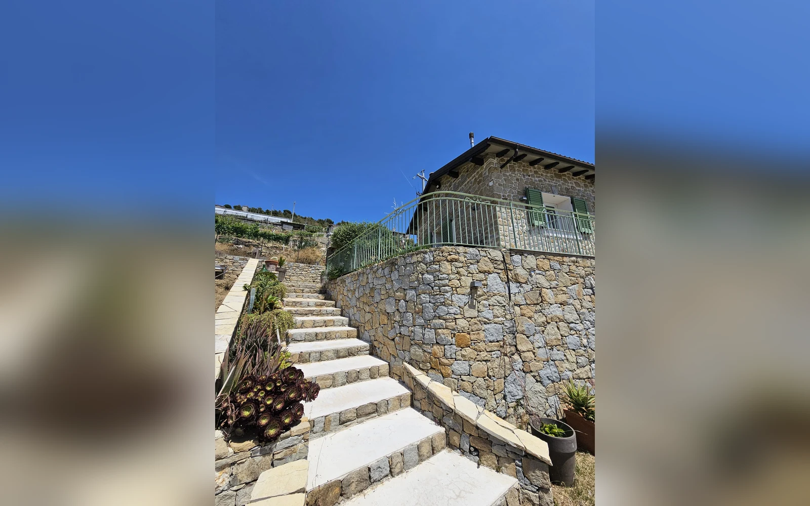 Ingresso con scalinata in pietra — Casa Montenero, Bordighera (località Montenero) (foto 14)
