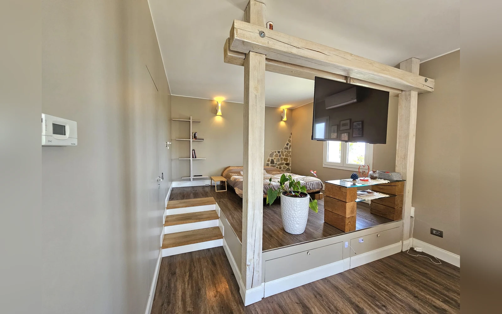 Interno con zona giorno e scala — Casa Montenero, Bordighera (località Montenero) (foto 18)