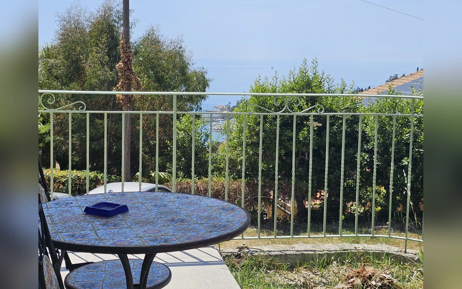 Terrazza con tavolo e vista sul mare — Casa Montenero, Bordighera (località Montenero) (foto 6)