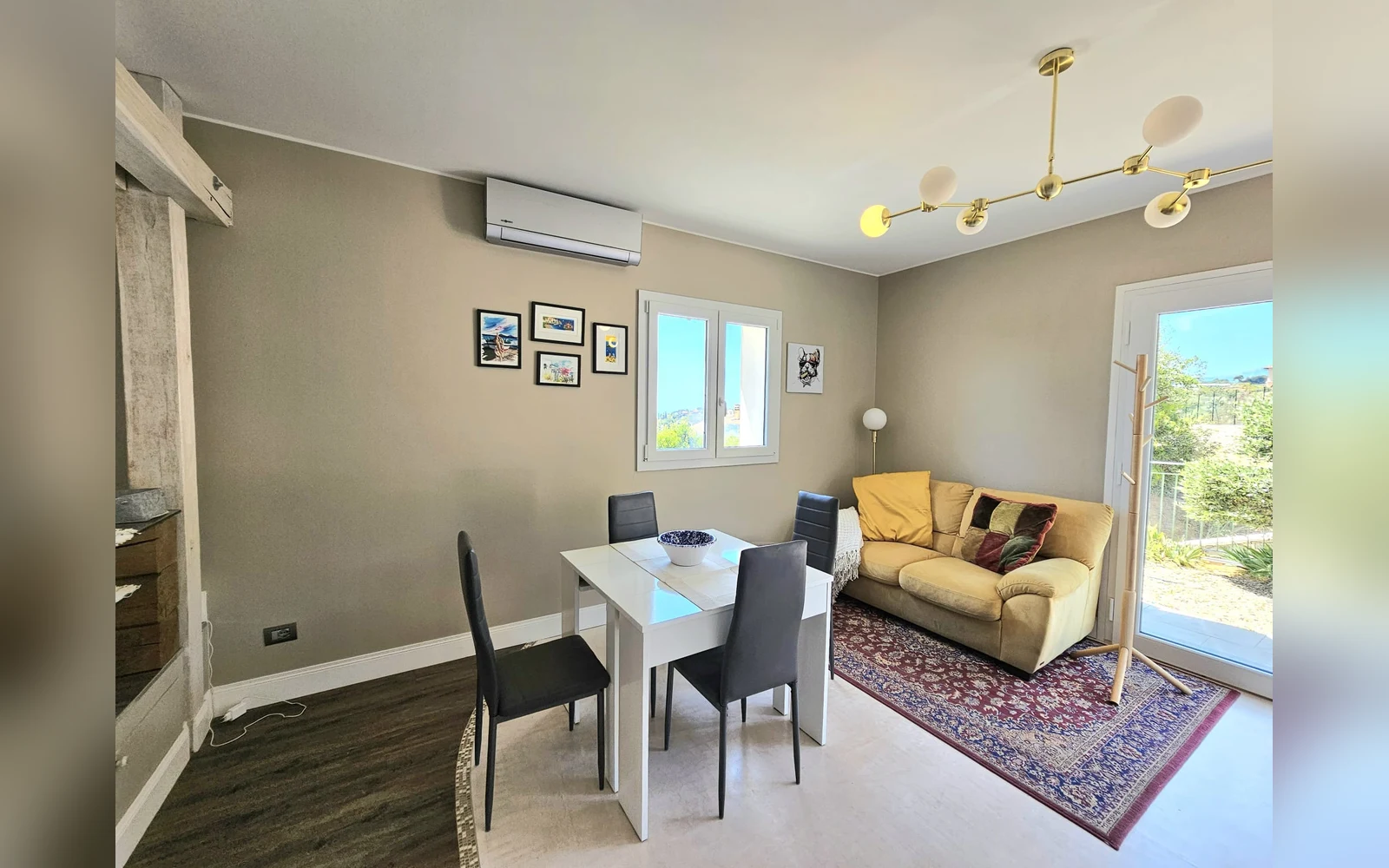 Soggiorno con divano e tavolo da pranzo — Casa Montenero, Bordighera (località Montenero) (foto 8)